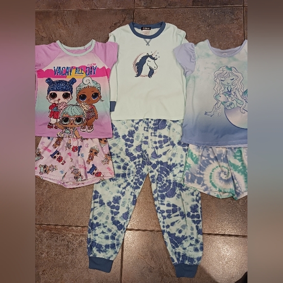 3 Sets of Girls Size 7/8 Pajamas - Picture 3 of 5